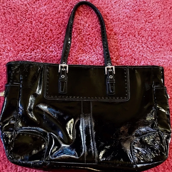 Coach Vintage Black Patent Leather Turnlock pockets Tote Handbag No. H04O-1432